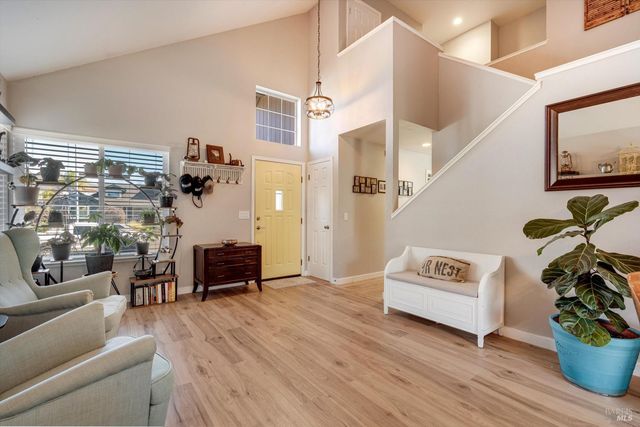 532 Walten Way, Windsor, CA 95492