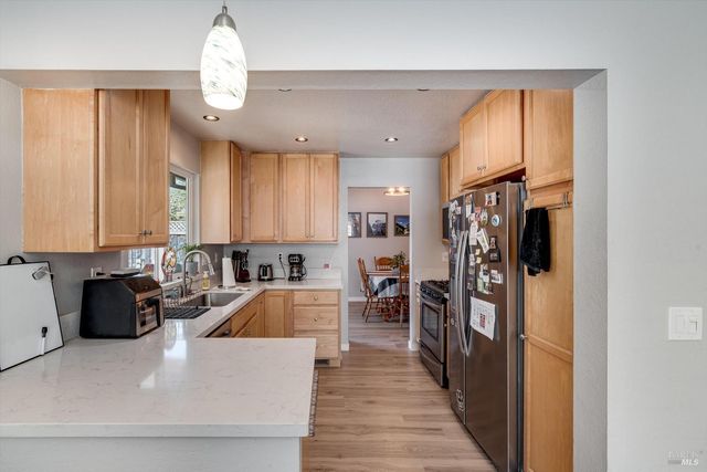 532 Walten Way, Windsor, CA 95492