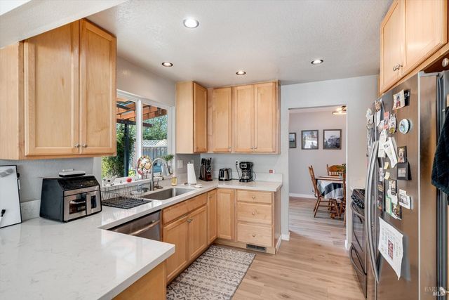 532 Walten Way, Windsor, CA 95492