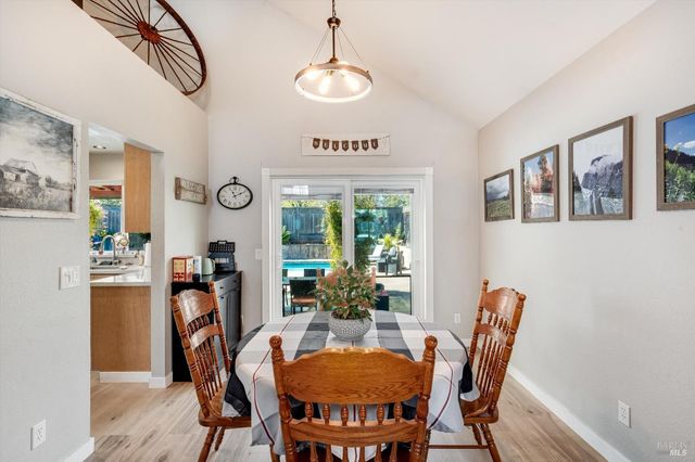 532 Walten Way, Windsor, CA 95492