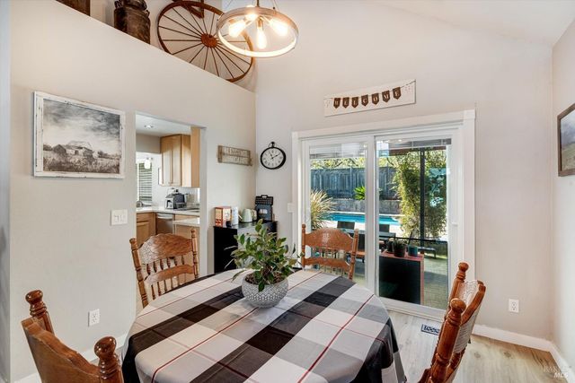 532 Walten Way, Windsor, CA 95492