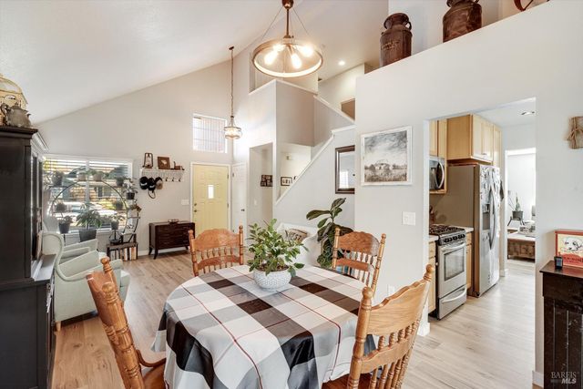 532 Walten Way, Windsor, CA 95492