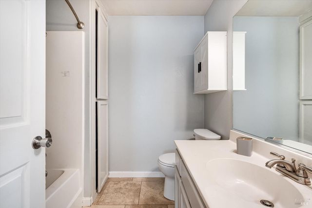 532 Walten Way, Windsor, CA 95492