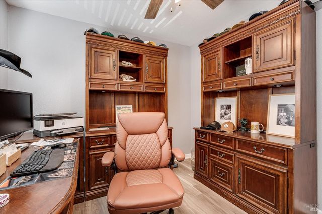 532 Walten Way, Windsor, CA 95492