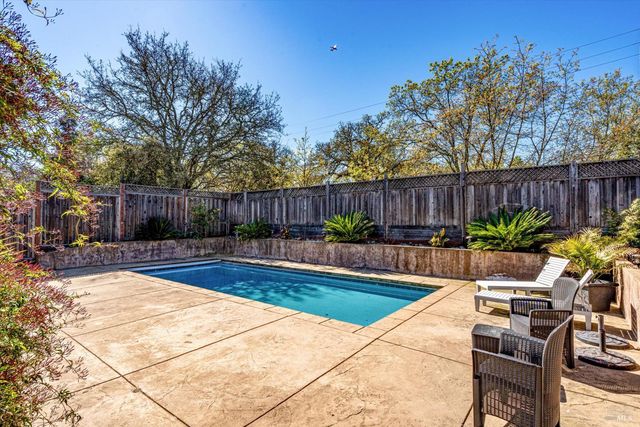 532 Walten Way, Windsor, CA 95492