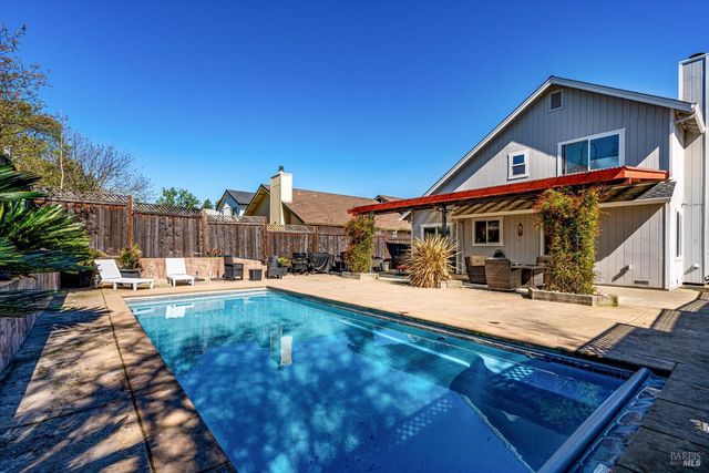 532 Walten Way, Windsor, CA 95492