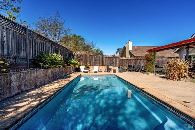 532 Walten Way, Windsor, CA 95492