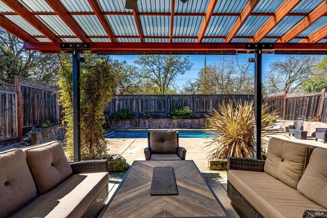 532 Walten Way, Windsor, CA 95492