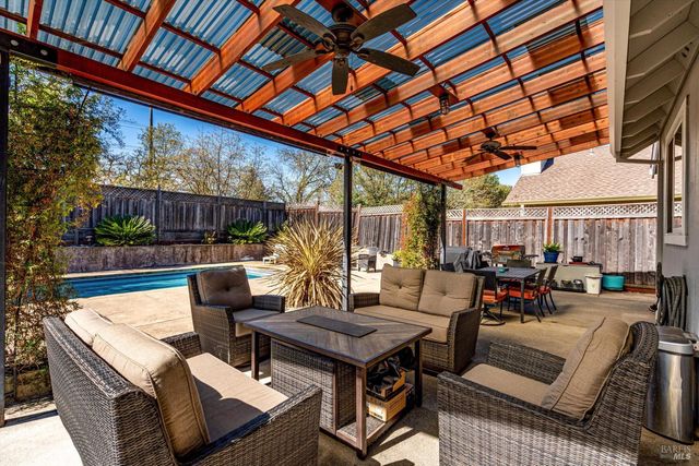 532 Walten Way, Windsor, CA 95492