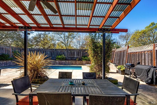 532 Walten Way, Windsor, CA 95492