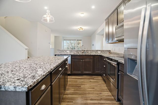 4035 River Valley Way, Eagan, MN 55122