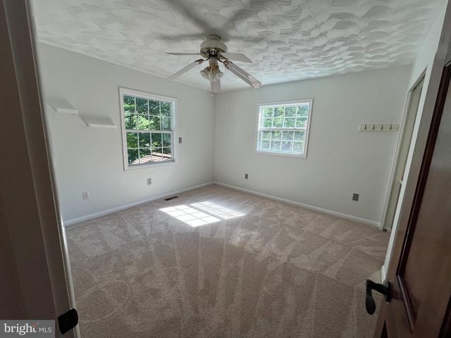 3203 RIVERVIEW DR, Triangle, VA 22172