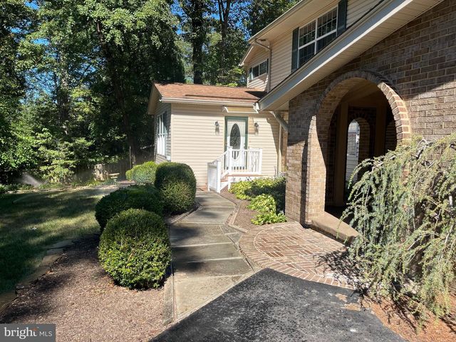 3203 RIVERVIEW DR, Triangle, VA 22172