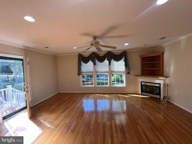 3203 RIVERVIEW DR, Triangle, VA 22172