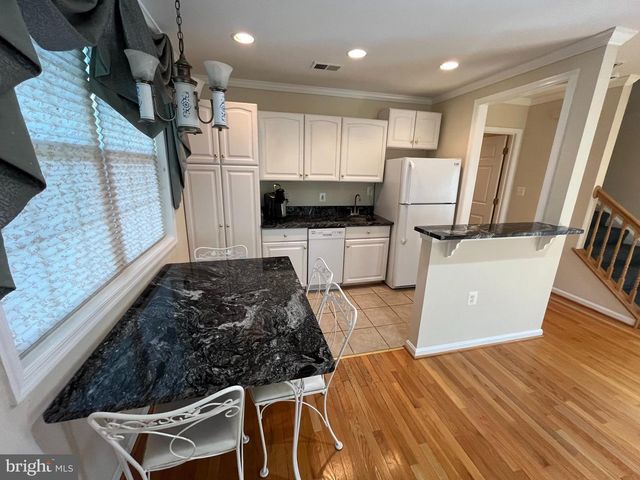 3203 RIVERVIEW DR, Triangle, VA 22172