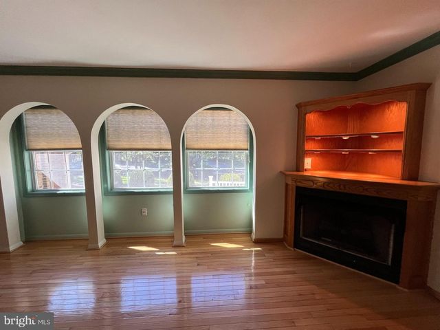 3203 RIVERVIEW DR, Triangle, VA 22172