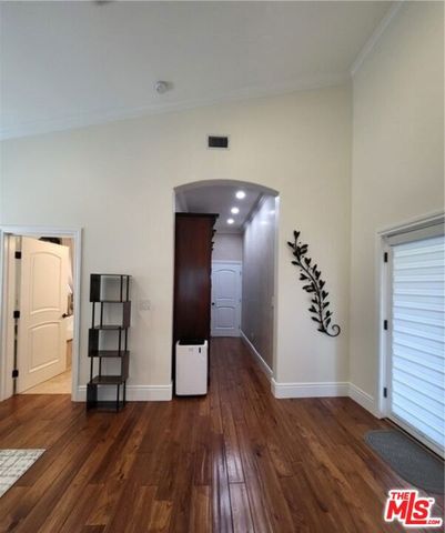 4956 Doman Avenue, Tarzana (los Angeles), CA 91356