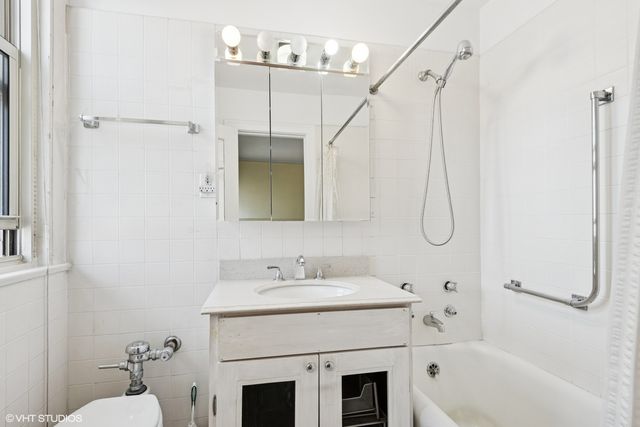 5000 S East End Avenue 23A, Chicago, IL 60615