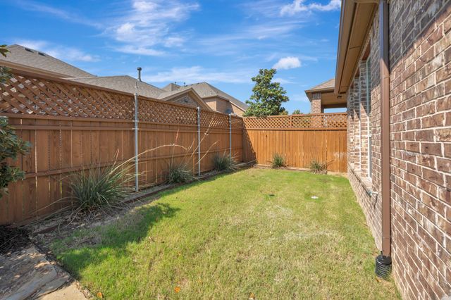 448 Chestnut Lane, Roanoke, TX 76262