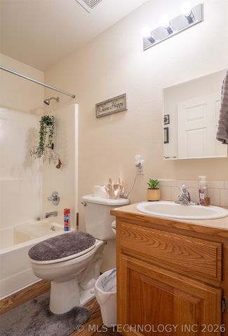 408 S 10th, Hartshorne, OK 74547