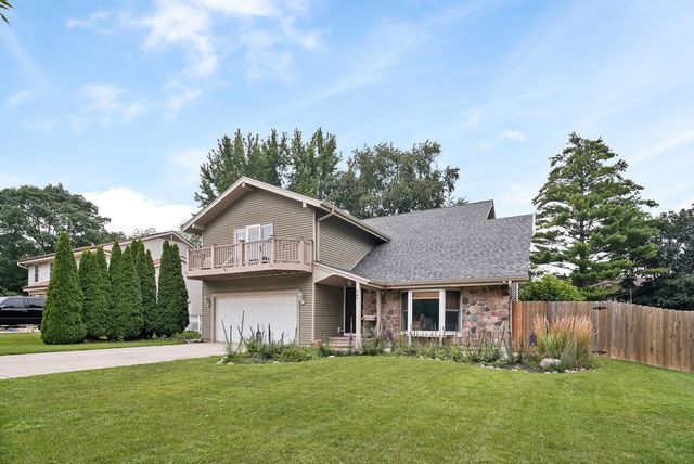 669 Tamarisk Terrace, Crystal Lake, IL 60014