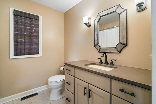 669 Tamarisk Terrace, Crystal Lake, IL 60014
