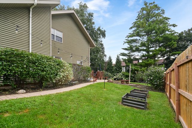 669 Tamarisk Terrace, Crystal Lake, IL 60014