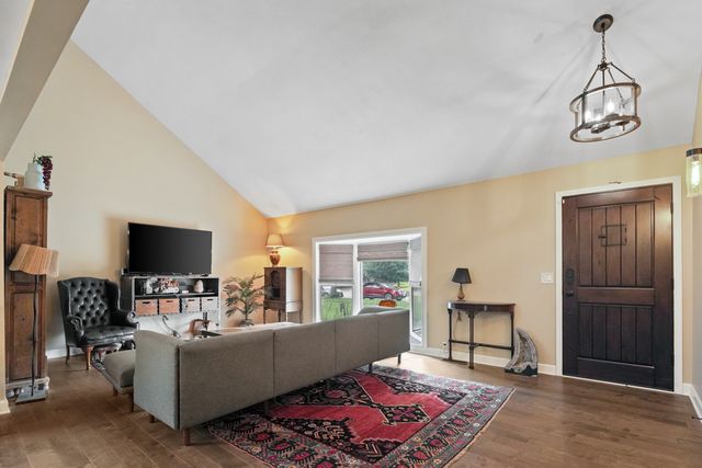 669 Tamarisk Terrace, Crystal Lake, IL 60014