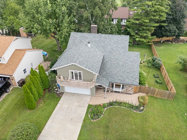 669 Tamarisk Terrace, Crystal Lake, IL 60014