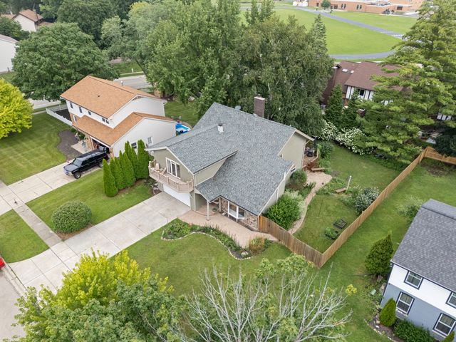 669 Tamarisk Terrace, Crystal Lake, IL 60014