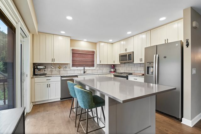 669 Tamarisk Terrace, Crystal Lake, IL 60014