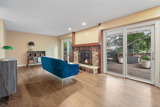 669 Tamarisk Terrace, Crystal Lake, IL 60014