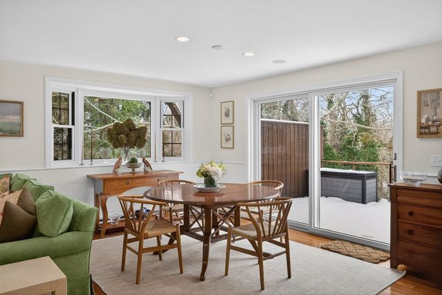 10 Grouse Street, Falmouth, MA 02540