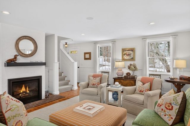 10 Grouse Street, Falmouth, MA 02540