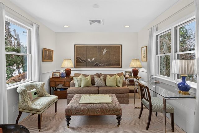 10 Grouse Street, Falmouth, MA 02540