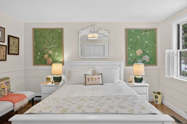 10 Grouse Street, Falmouth, MA 02540