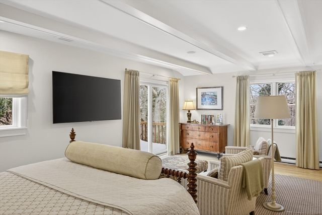 10 Grouse Street, Falmouth, MA 02540