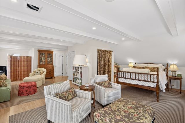 10 Grouse Street, Falmouth, MA 02540