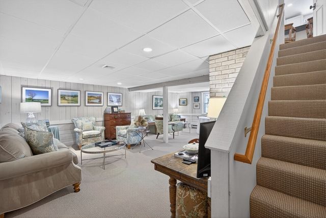 10 Grouse Street, Falmouth, MA 02540