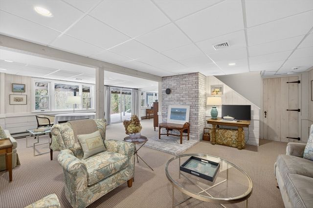 10 Grouse Street, Falmouth, MA 02540