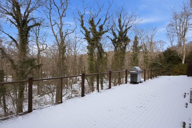 10 Grouse Street, Falmouth, MA 02540