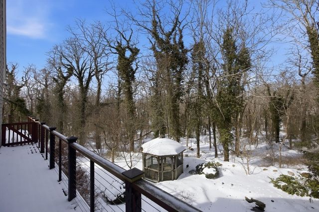 10 Grouse Street, Falmouth, MA 02540