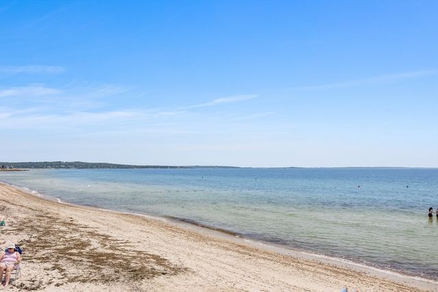 10 Grouse Street, Falmouth, MA 02540