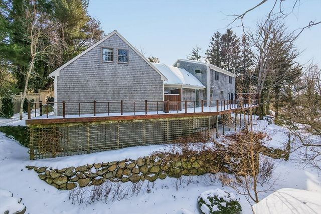 10 Grouse Street, Falmouth, MA 02540