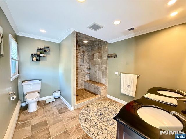 8 E Hillside Court, Morris Plains Borough, NJ 07950