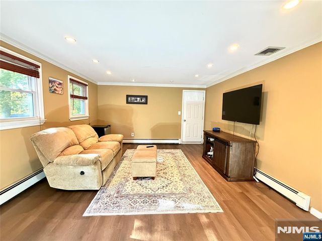 8 E Hillside Court, Morris Plains Borough, NJ 07950