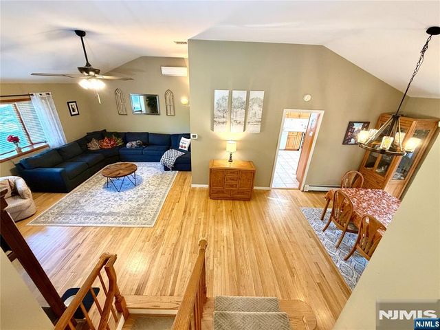 8 E Hillside Court, Morris Plains Borough, NJ 07950