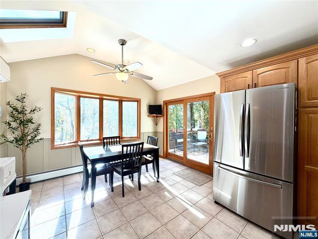 8 E Hillside Court, Morris Plains Borough, NJ 07950