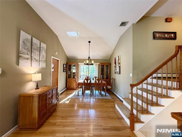 8 E Hillside Court, Morris Plains Borough, NJ 07950