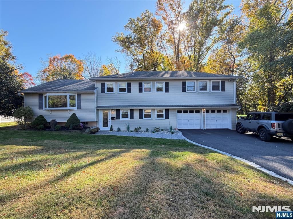 8 E Hillside Court, Morris Plains Borough, NJ 07950